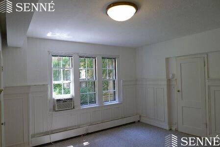 Building Photo - 988 Memorial Dr