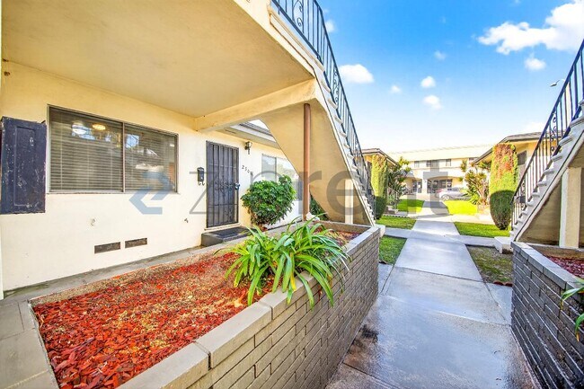 Foto del edificio - 2301 W Beverly Blvd