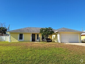 Building Photo - 3208 Royal Palm Dr