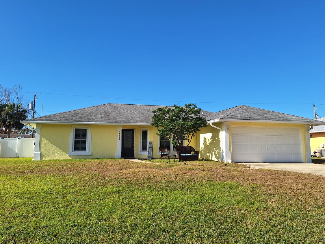 Foto principal - 3 BEDROOM POOL HOME OASIS IN FLORIDA SHORE...