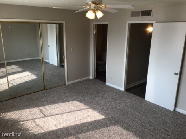 Building Photo - 583 W Santa Ana Ave