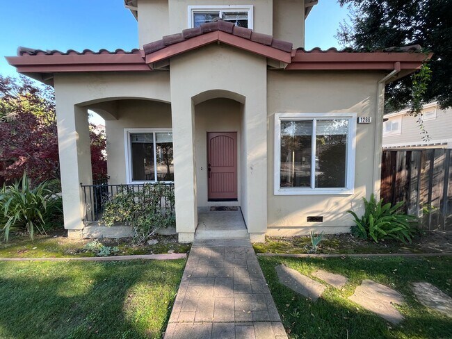 Foto del edificio - 4 bed/3 bath Ponderosa Park Home in Sunnyvale for Rent  (COMING SOON)
