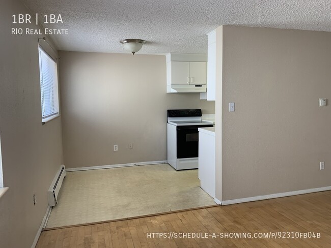 Building Photo - STUNNING 1 BEDROOM W/ TONS OF NATURAL LIGH...