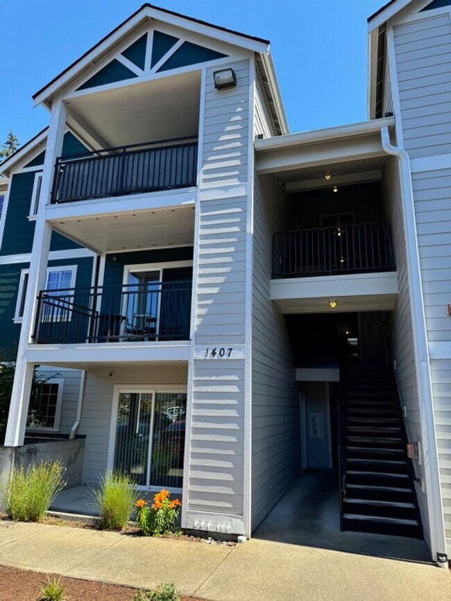 Foto del edificio - PENDING APPLICATION; Remodeled Westside Co...