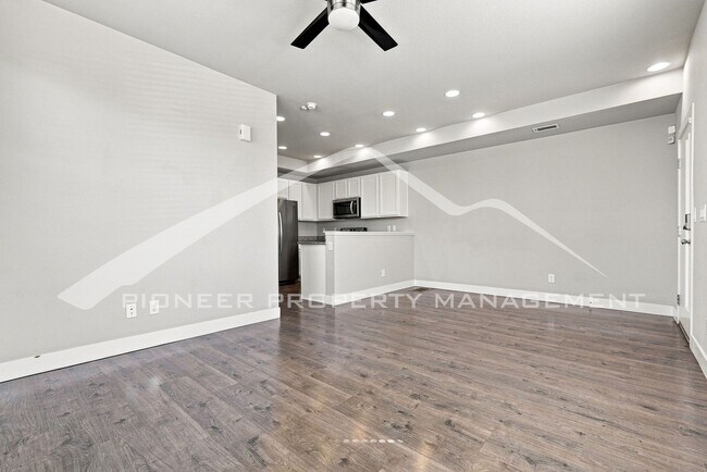 Foto del edificio - 16130 Warner Pl