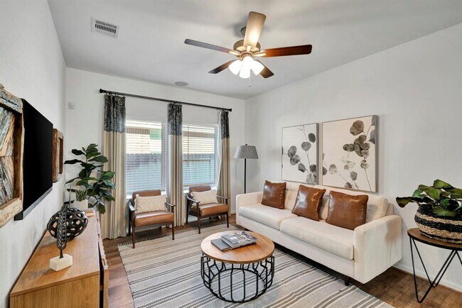 Foto del edificio - 10215 Alpine Lake Ln