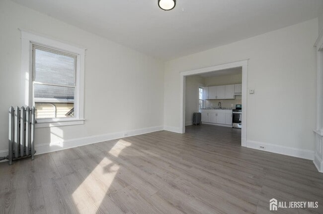 Building Photo - 377 Delavan St