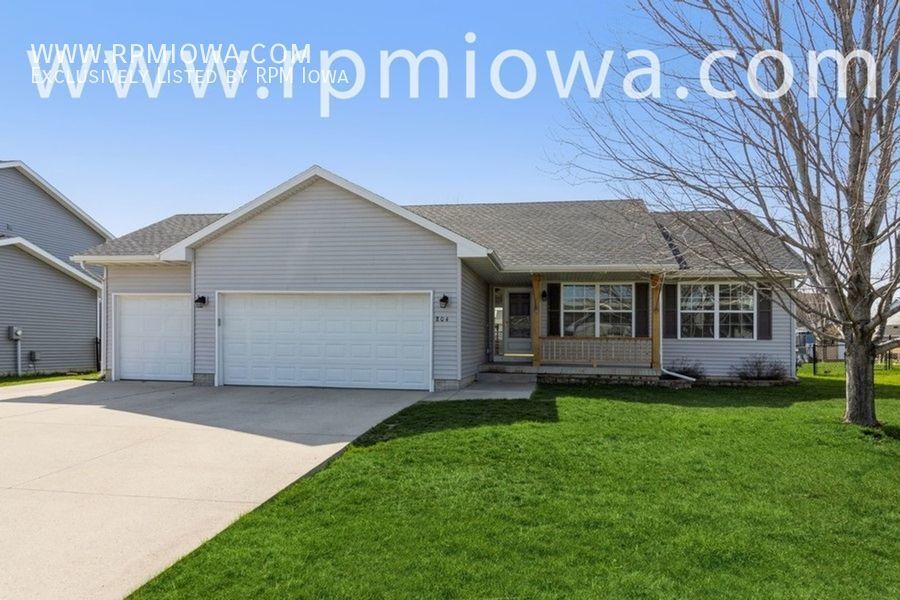 HUGE BACKYARD!! 5 Bedroom, 3 Bath Home in House for Rent in