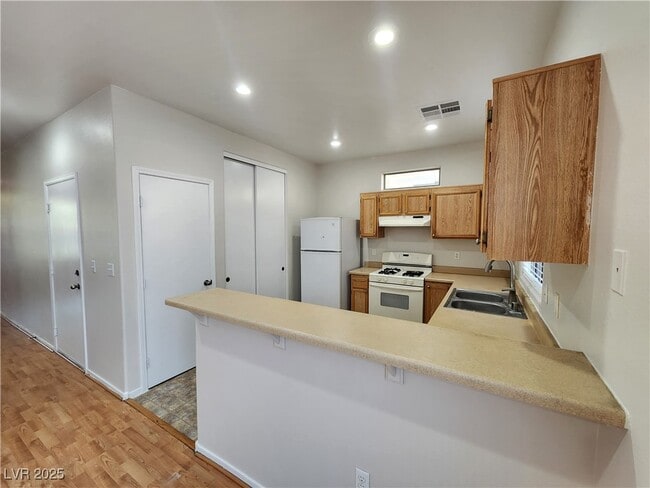 Building Photo - 9664 Villa La Mora Ave