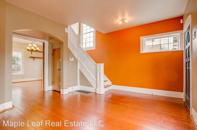 Foto del edificio - 3 br, 2.5 bath House - 5613 30th Avenue NW