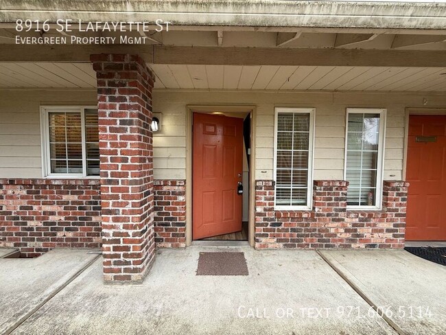Building Photo - 8916 SE Lafayette St