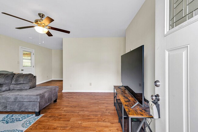 Building Photo - 203 Noble Ct