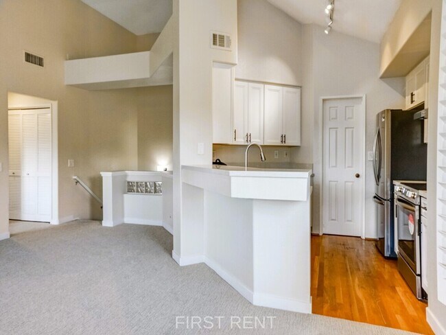 Foto del edificio - 7204 Shoreline Dr
