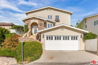 Building Photo - 3942 Glenridge Dr