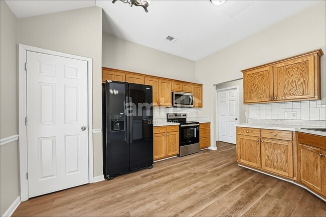 Building Photo - 474 Young Way