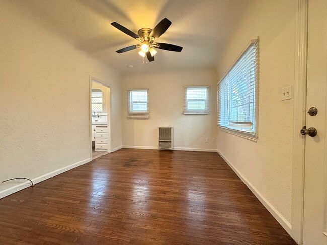 Building Photo - AVAILABLE NOW! CHARMING 1BD/1BA NORTH PARK BUNGALOW! ONLY $2,095/MO!