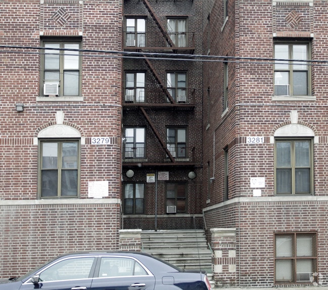 Building Photo - 3279-3281 Hull