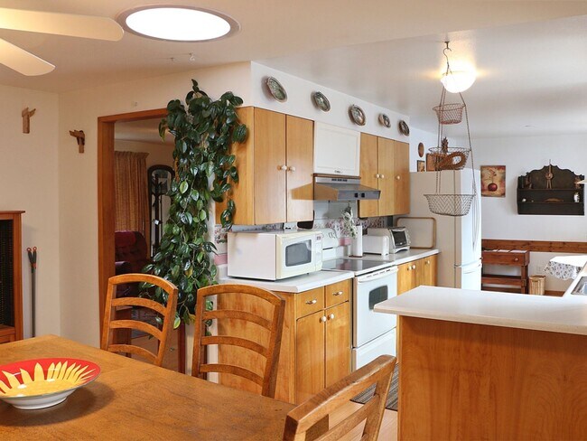 Foto del edificio - Medium-Term Fully Furnished Home in a Quie...