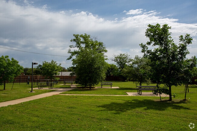 Parque de mascotas - Maverick Place