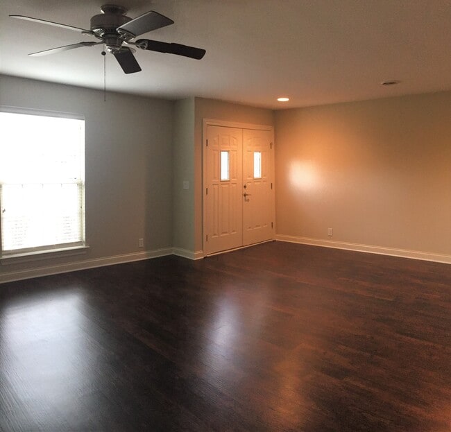 Large Family Room - 936 Todd Preis Dr