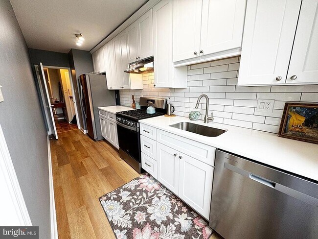 Foto del edificio - 4000 Tunlaw Rd NW