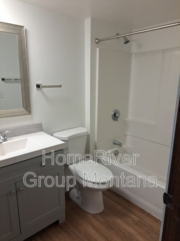 Foto del edificio - 707 SW Higgins Ave