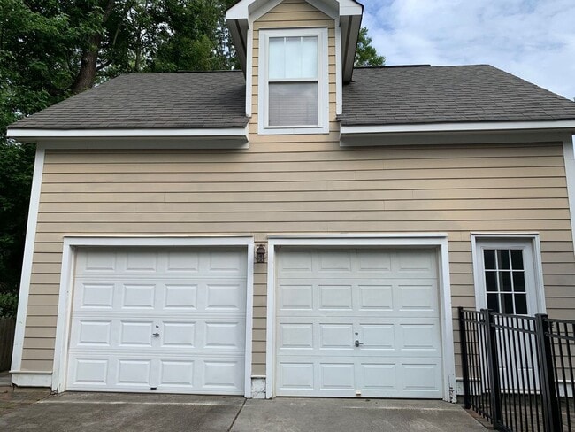 Building Photo - Charming two story home on a tree lined st...