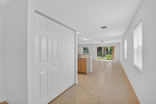 Foto del edificio - 16206 Sierra Palms Dr