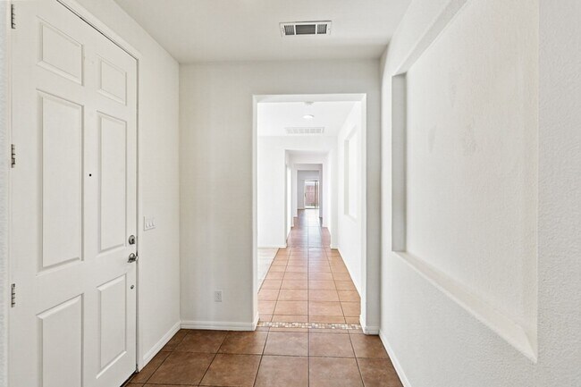 Foto del edificio - Lovely Northwest Gated Community Home