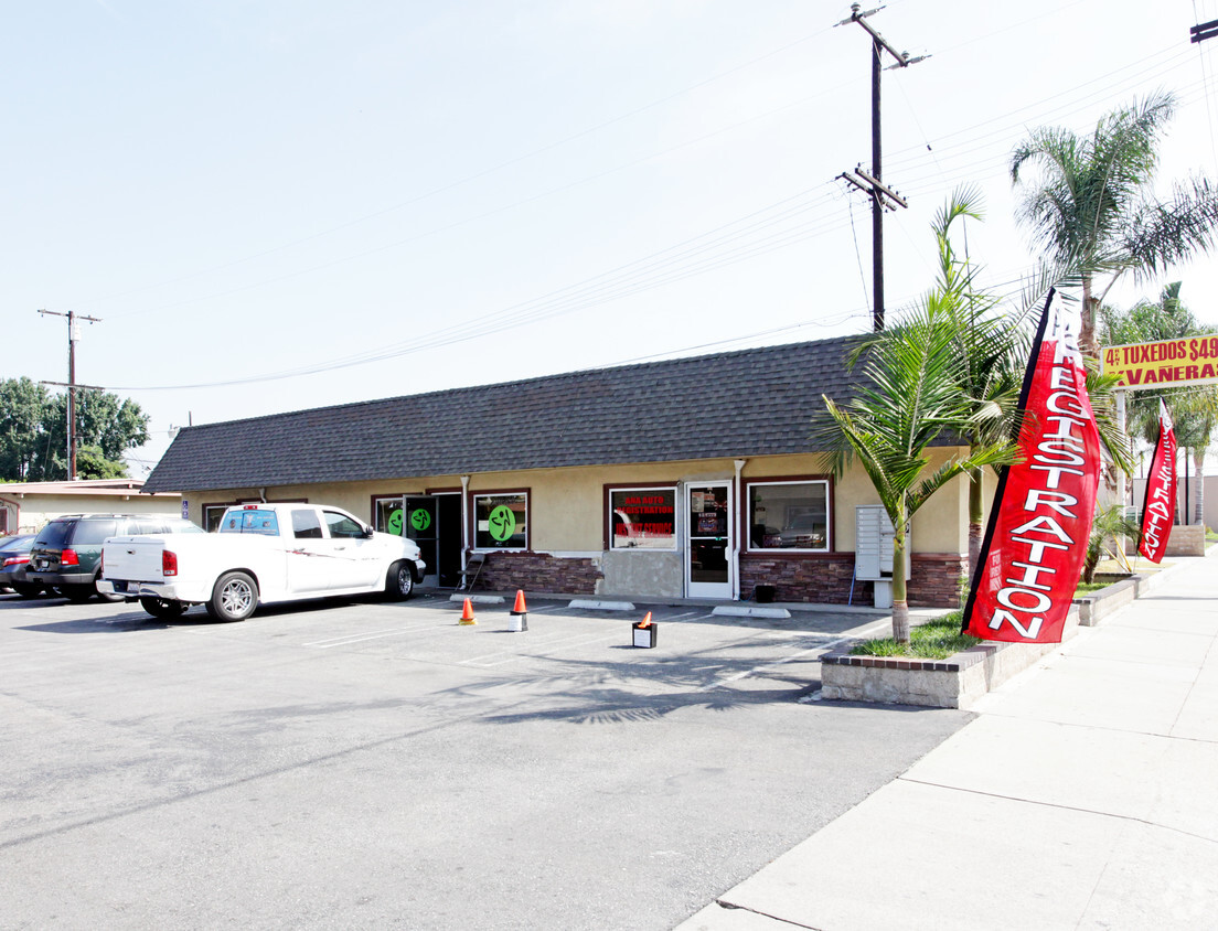 Building Photo - 2319-2333 Durfee Ave