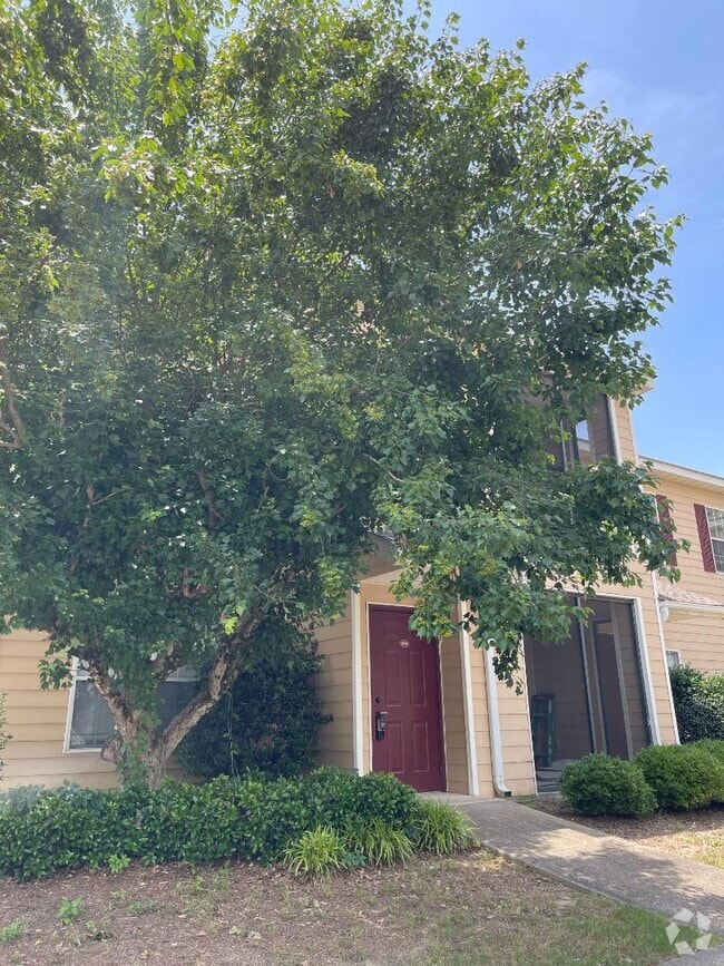 Building Photo - 447 W Longleaf Dr