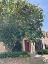 Building Photo - 447 W Longleaf Dr
