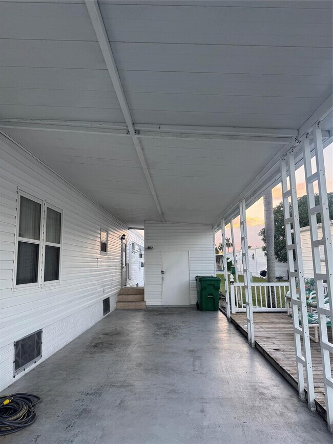 Foto del edificio - 1921 SW 83rd Ave