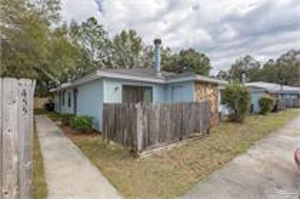 Primary Photo - 455 Stara Cir
