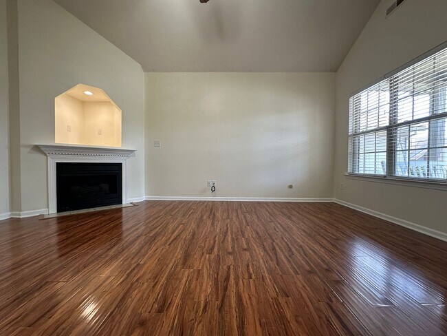 Building Photo - 1437 Day Lily Dr
