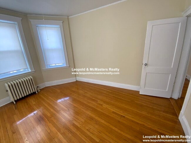 Building Photo - 217 Kelton St