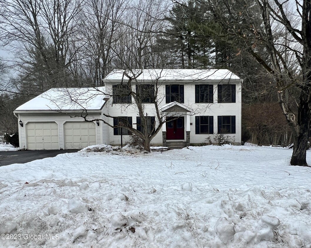 Primary Photo - 60 Sherwood Trail
