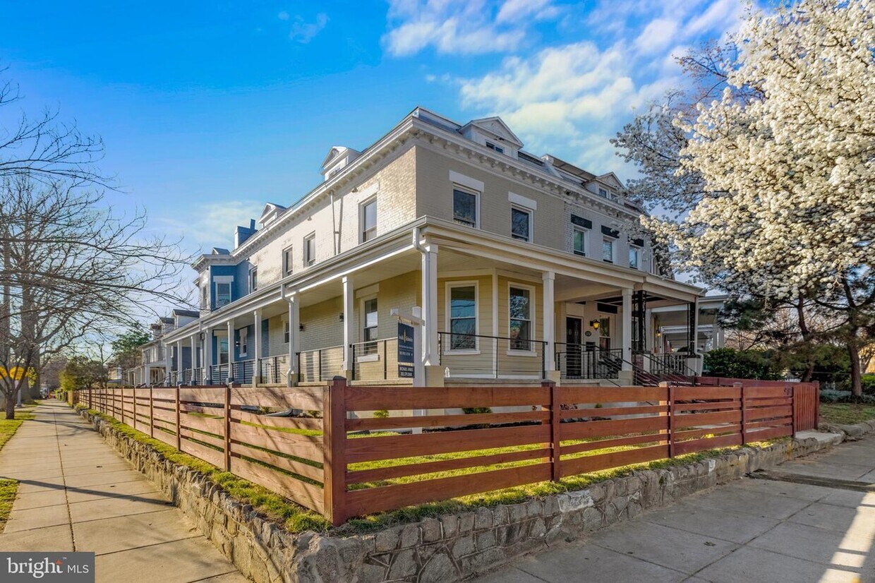 Primary Photo - 901 Hamilton St NW
