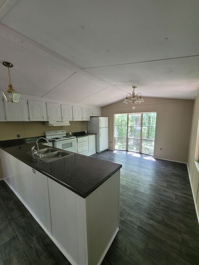 Building Photo - For rent: Madison county-Colbert, GA - Two...