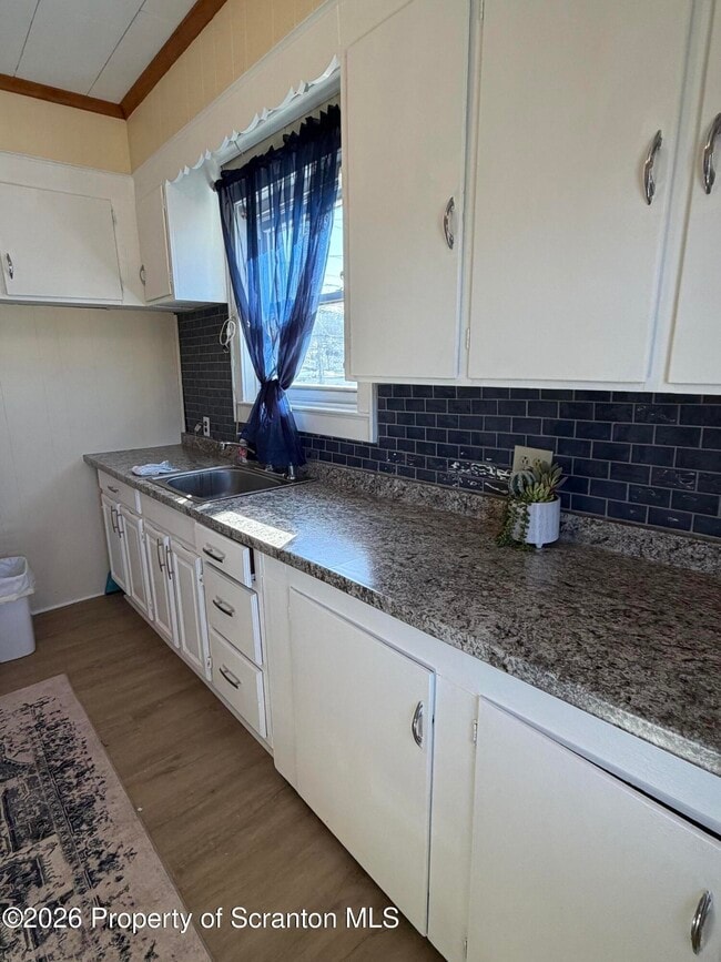 Building Photo - 701 Main St