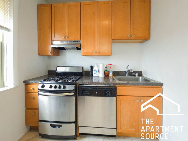 Foto del edificio - 4510 N Greenview Ave
