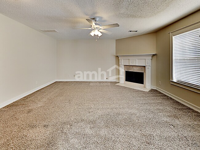 Foto del edificio - 724 Johnson Ct