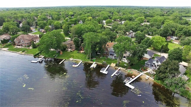 Foto del edificio - 141 Edgewater Dr