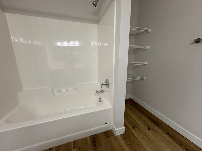 1BD A - Ducha - Central Park Place