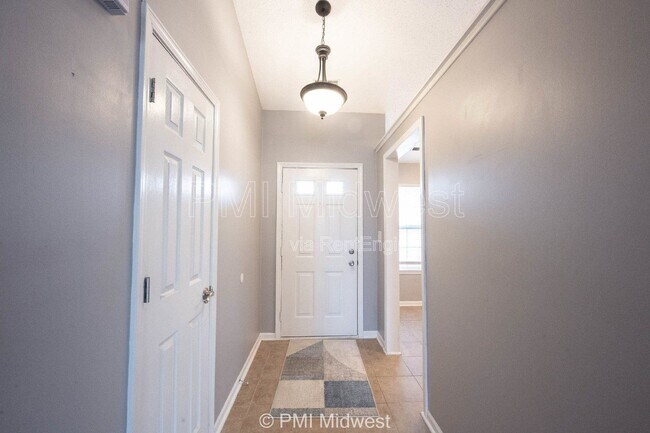 Foto del edificio - 7912 Bitternut Dr