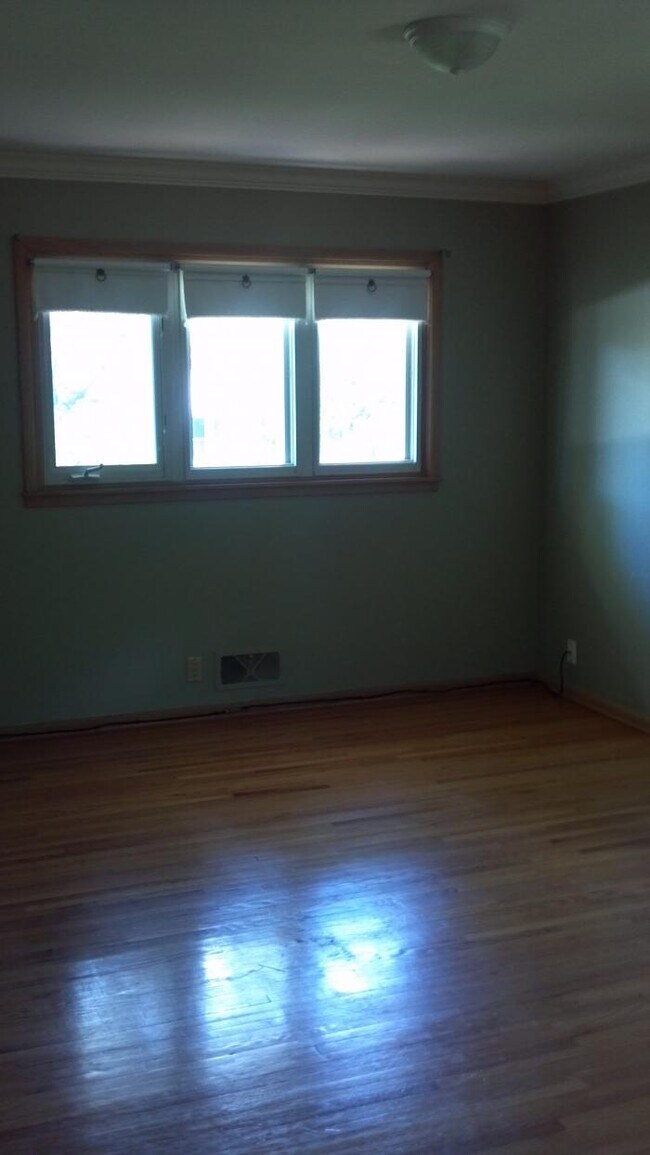 Building Photo - 3 bedroom in Edina MN 55439