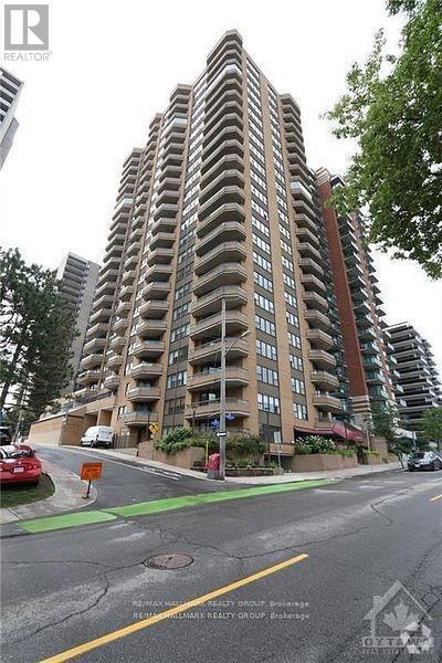 Building Photo - 556-556 Laurier Ave W