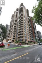 Building Photo - 556-556 Laurier Ave W