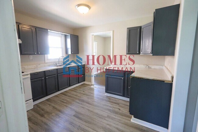 Building Photo - 2211 Frisse Ave