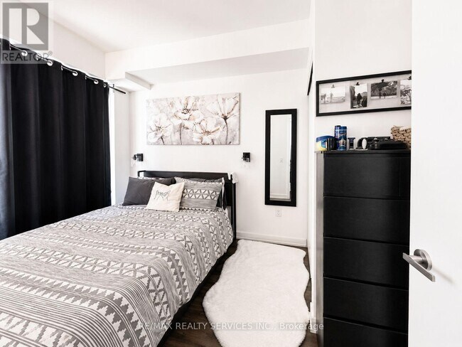 Photo du bâtiment - 448 Burnhamthorpe Rd W